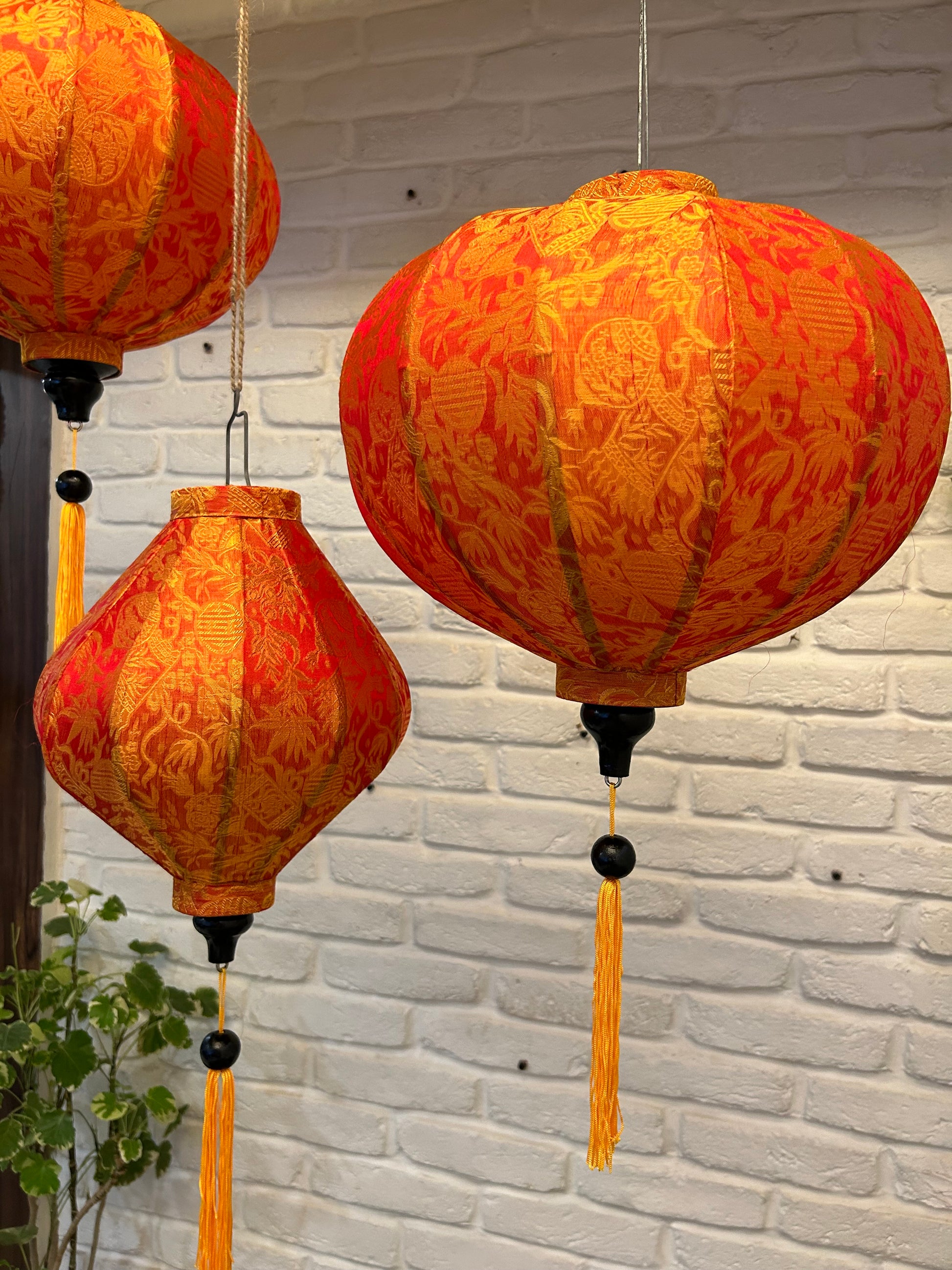 Buy Best Lampshade for your Dream Home & Garden  Asian-inspired décor, Authentic Vietnamese artwork, Bamboo frame lanterns, Celebration dinner décor, Culture-infused textures, Deep green and red lanterns, Drop-shaped lanterns, Folding technique lanterns,	 Hand-painted lanterns, Home decor lanterns, Premium silk lanterns, Restaurant décor, Silk lantern décor, Vietnamese silk lanterns, Wedding lanterns, TESU