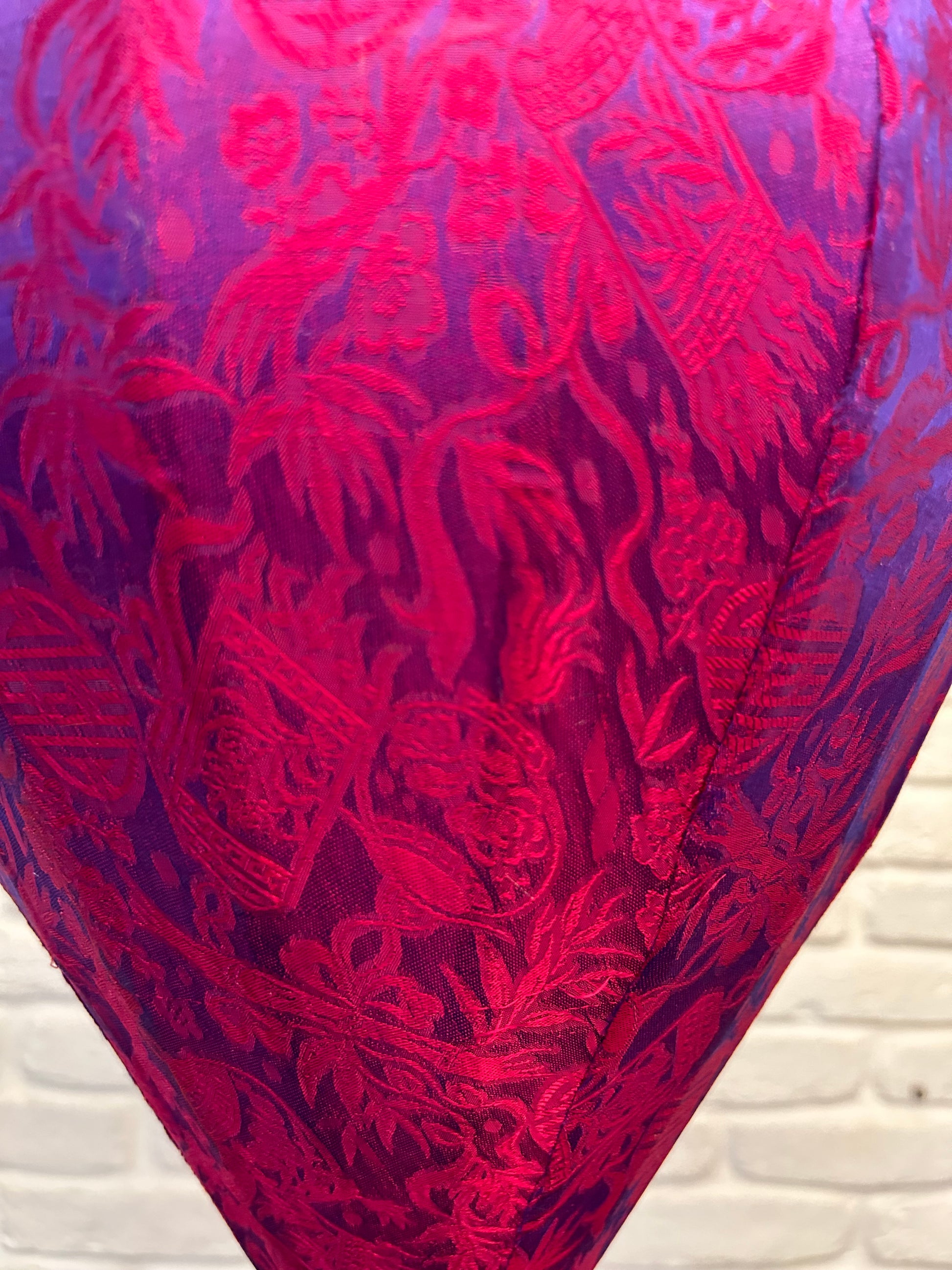 Buy Best Lampshade for your Dream Home & Garden Décor. Presenting an authentic artwork from Vietnam created using SILK. Made with premium silk , culture infused textures, hand painted with local motives and conveniently made with folding techniques, they are perfect decor element in celebrations. TESU