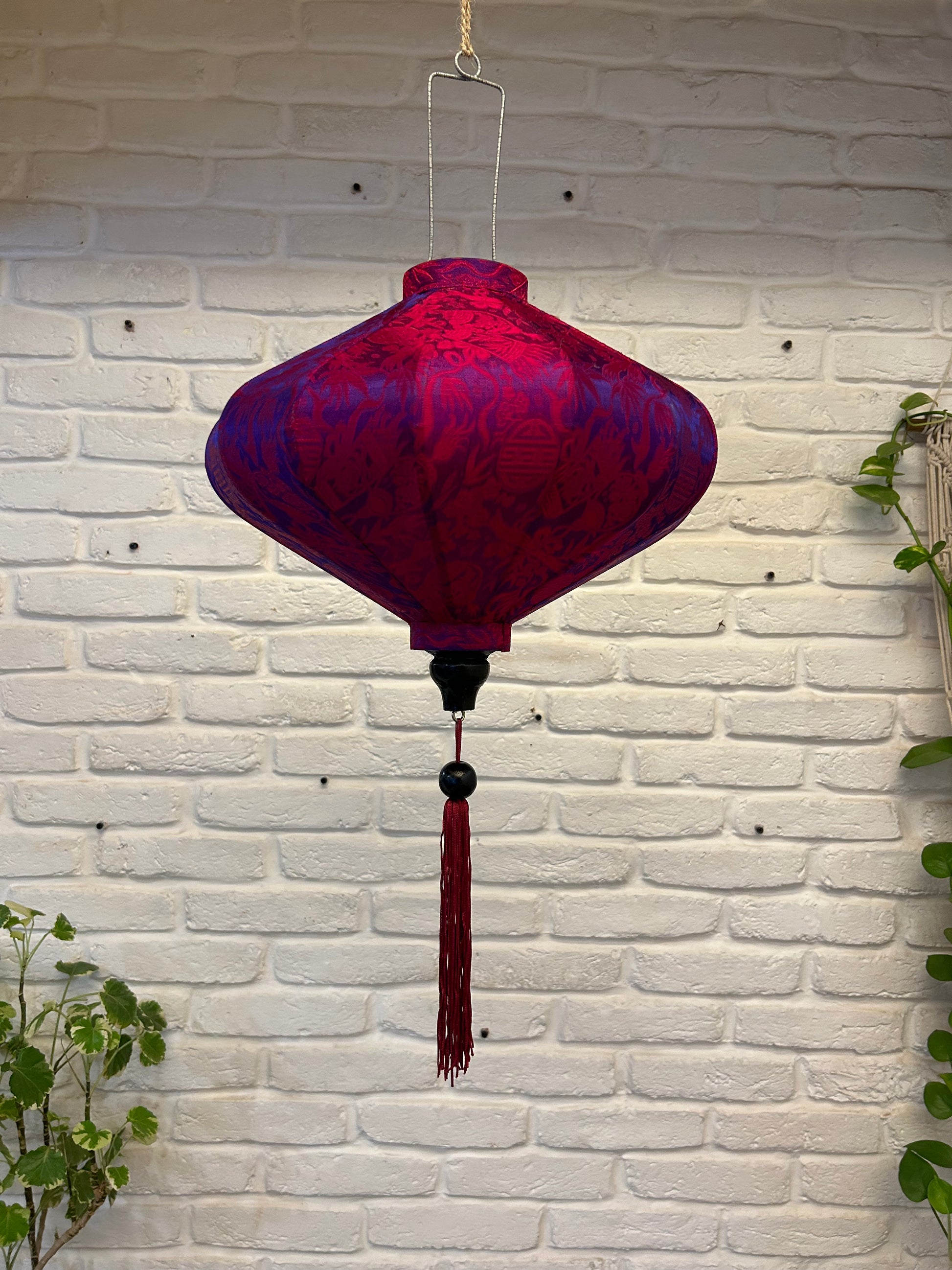 Buy Best Lampshade for your Dream Home & Garden Décor. Presenting an authentic artwork from Vietnam created using SILK. Made with premium silk , culture infused textures, hand painted with local motives and conveniently made with folding techniques, they are perfect decor element in celebrations. TESU