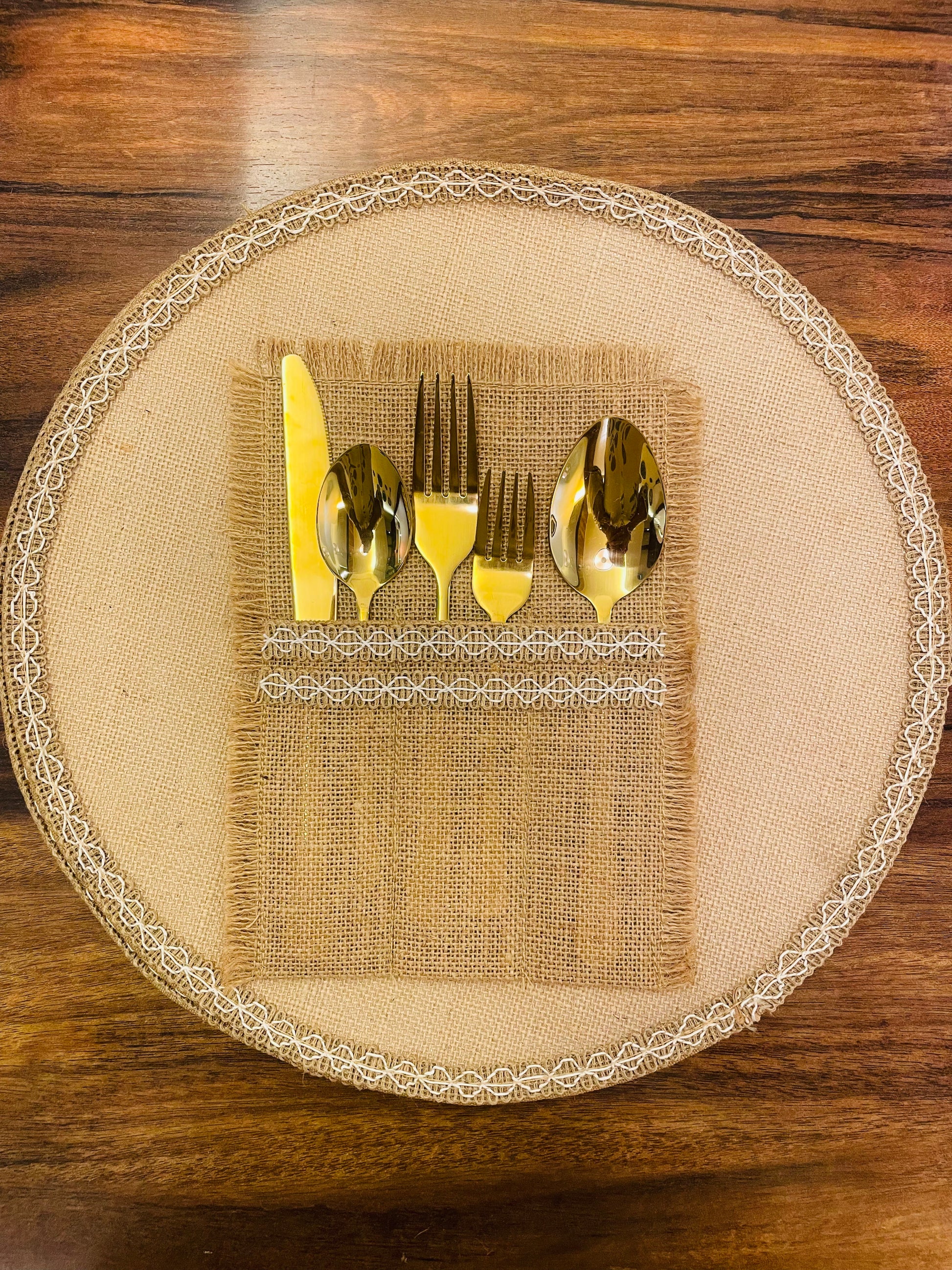 A set of cutlery holder made from natural jute and embellished with beautiful laces will surely add charm to your dining experience. It has three pockets perfectly sized to put small and big sized spoons , forks and knifes. Its neutral colour makes it perfect to go with both white and coloured crockery.