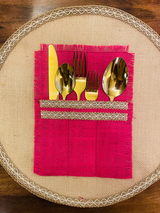 A set of cutlery holder made from natural jute and embellished with beautiful laces will surely add charm to your dining experience. It has three pockets perfectly sized to put small and big sized spoons , forks and knifes.&nbsp; Its neutral colour makes it perfect to go with both white and coloured crockery.