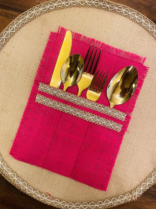 A set of cutlery holder made from natural jute and embellished with beautiful laces will surely add charm to your dining experience. It has three pockets perfectly sized to put small and big sized spoons , forks and knifes.&nbsp; Its neutral colour makes it perfect to go with both white and coloured crockery.