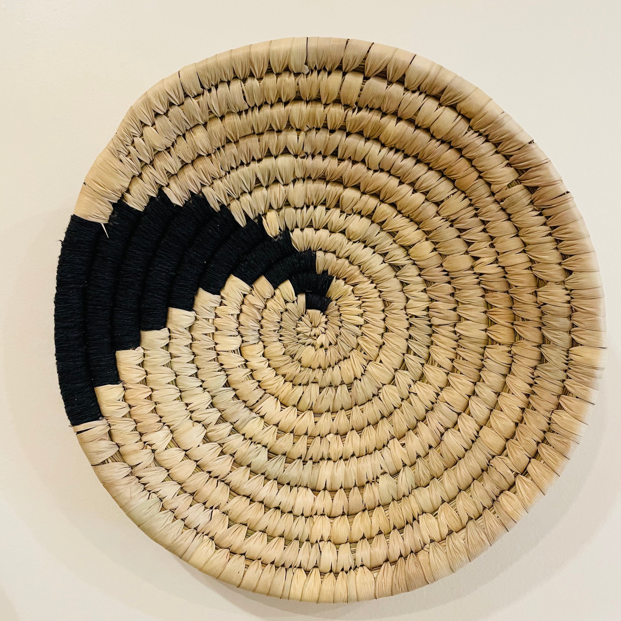 Palm Leaf Woven Plate - Natural and Black