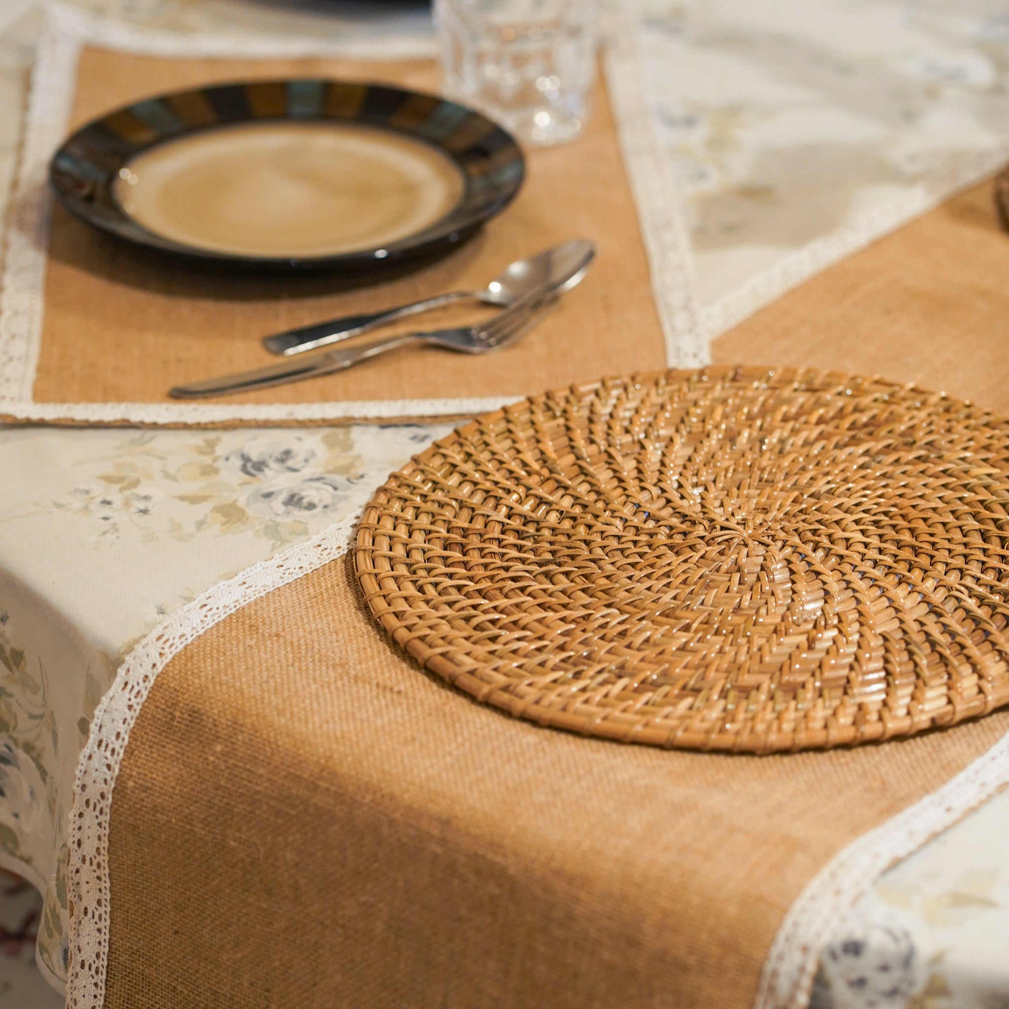 Jute Table Runner with 6 Mats - TESU