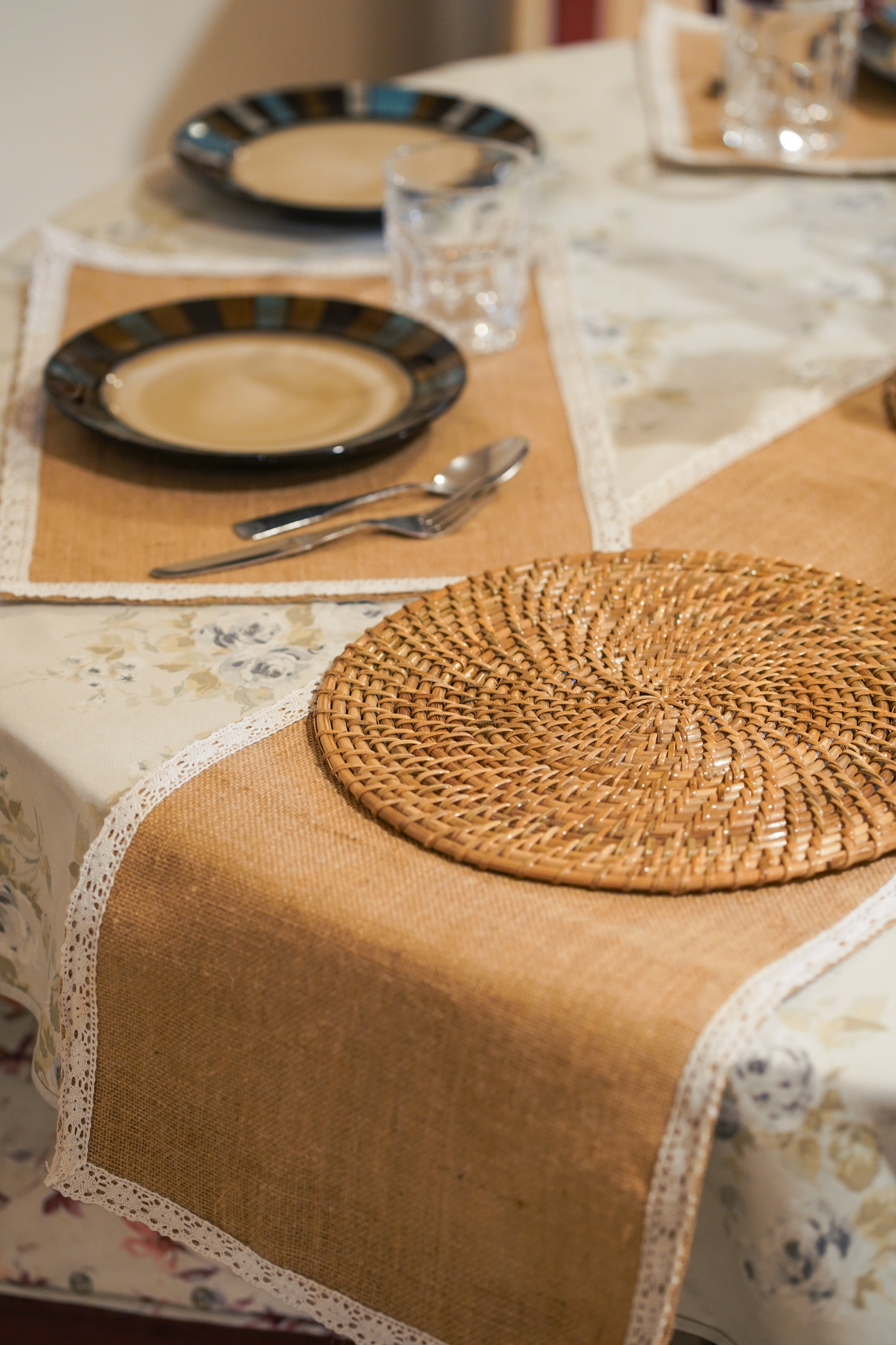 Jute Table Runner with 6 Mats - TESU