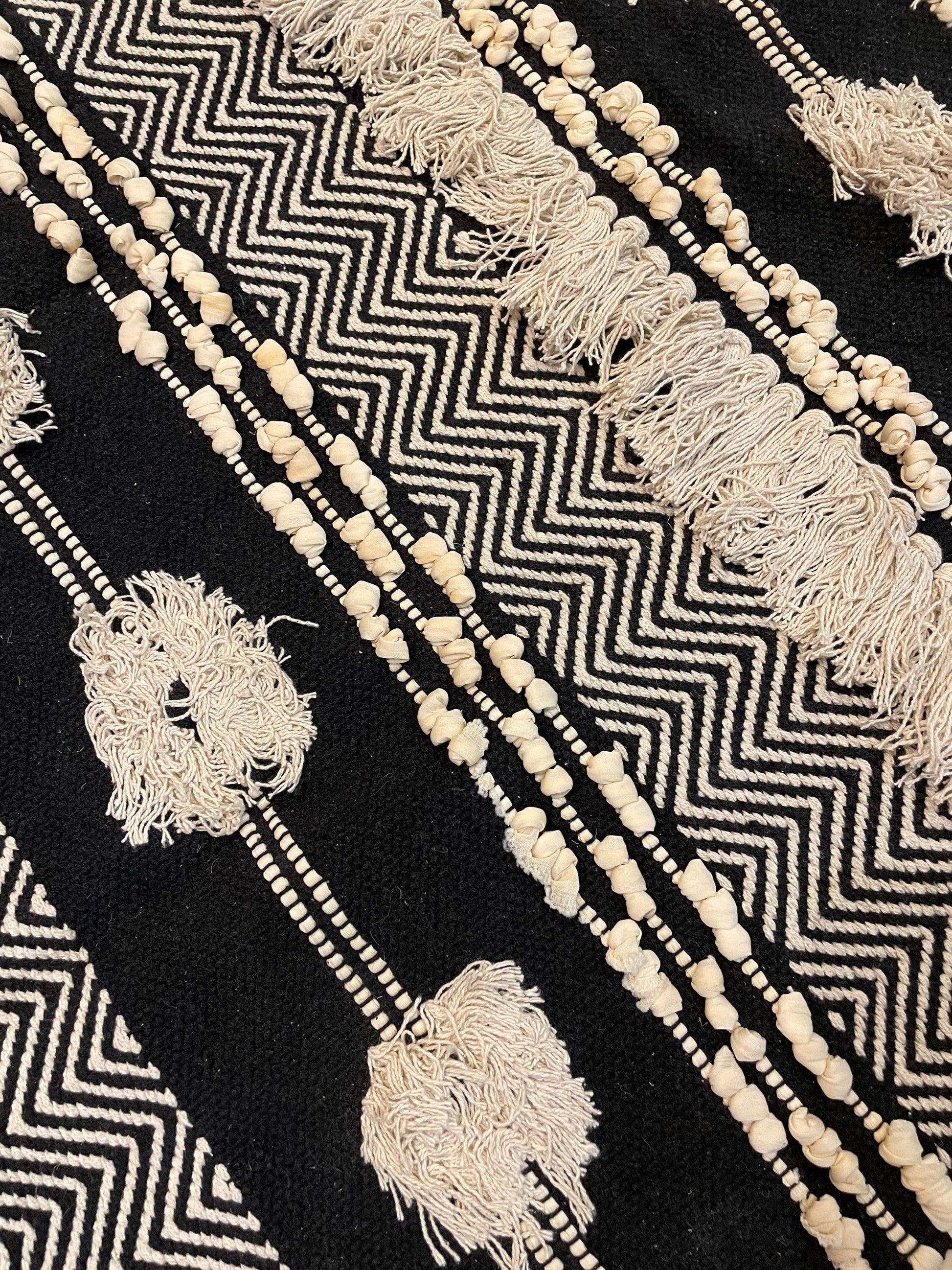 Bohemian Thread Rug - White and Black - TESU