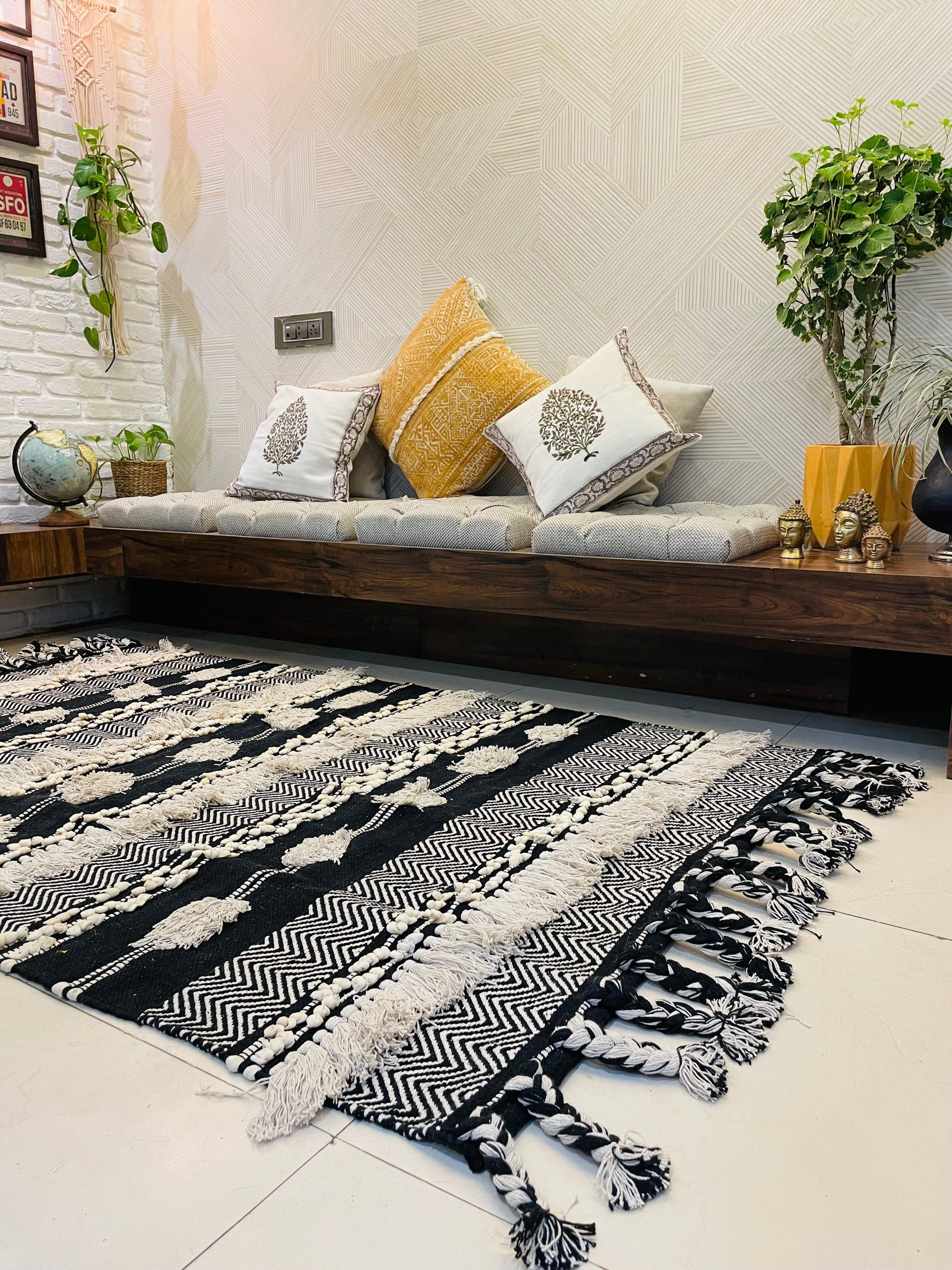 Bohemian Thread Rug - White and Black - TESU