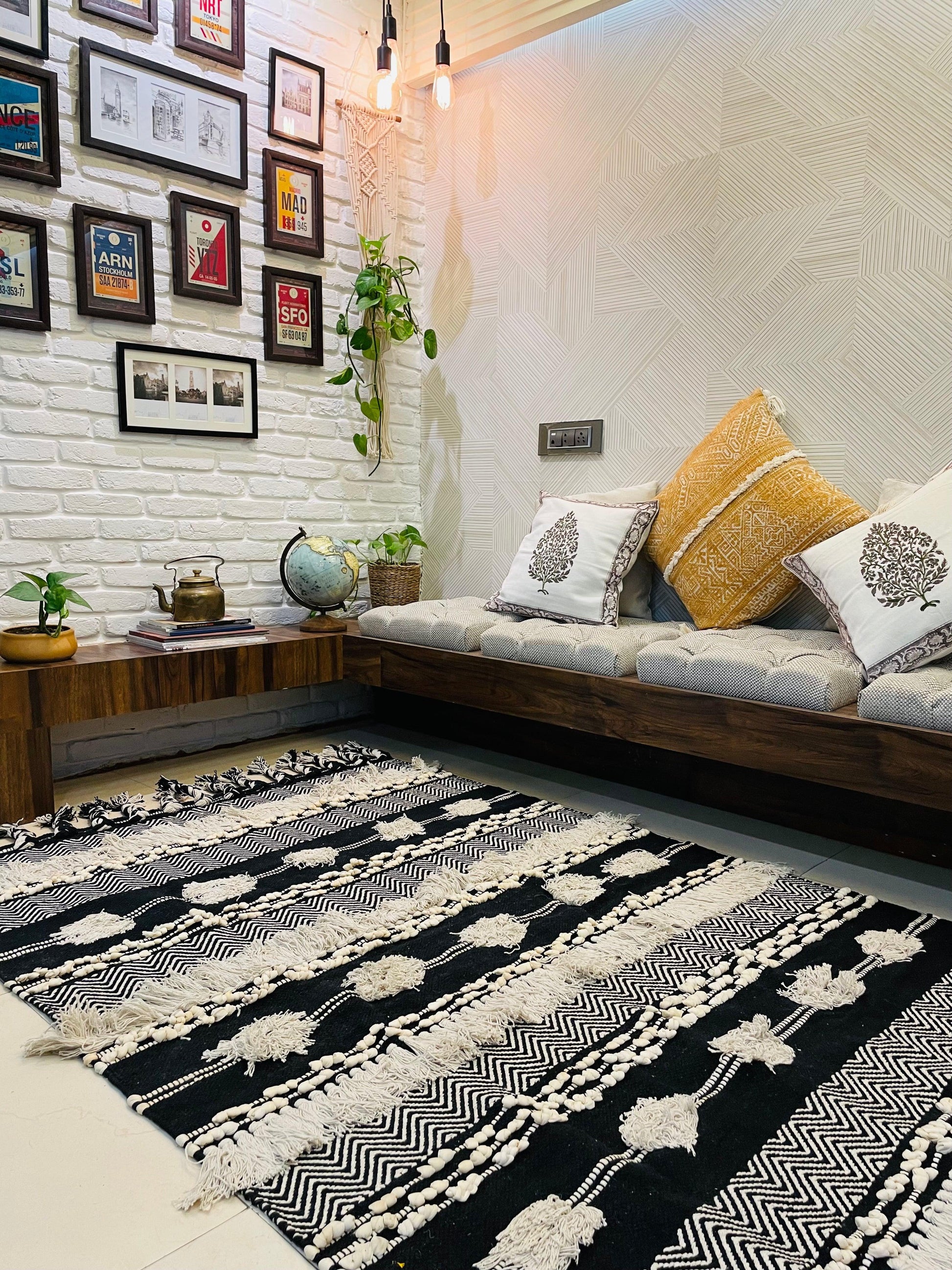 Bohemian Thread Rug - White and Black - TESU