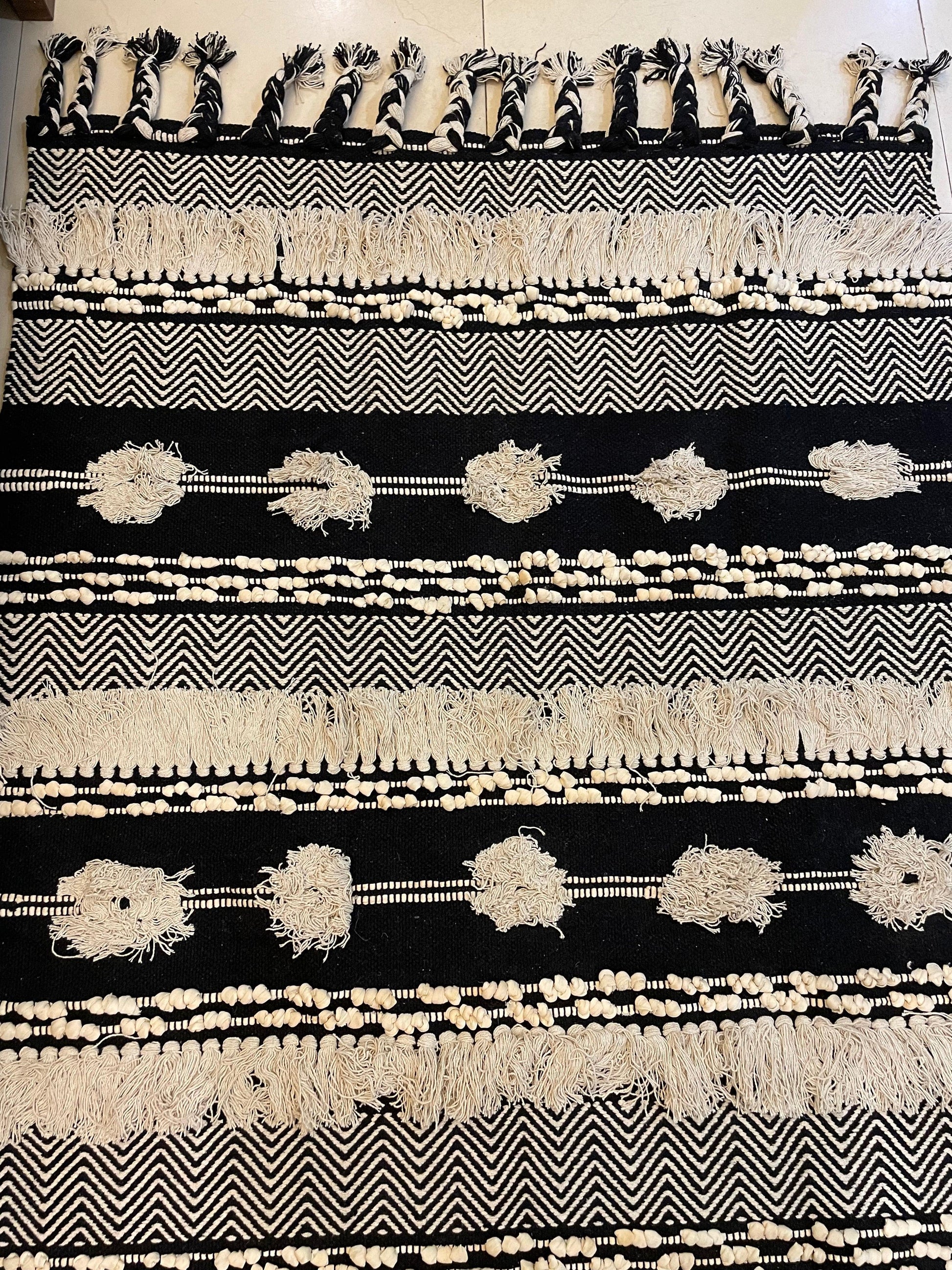 Bohemian Thread Rug - White and Black - TESU