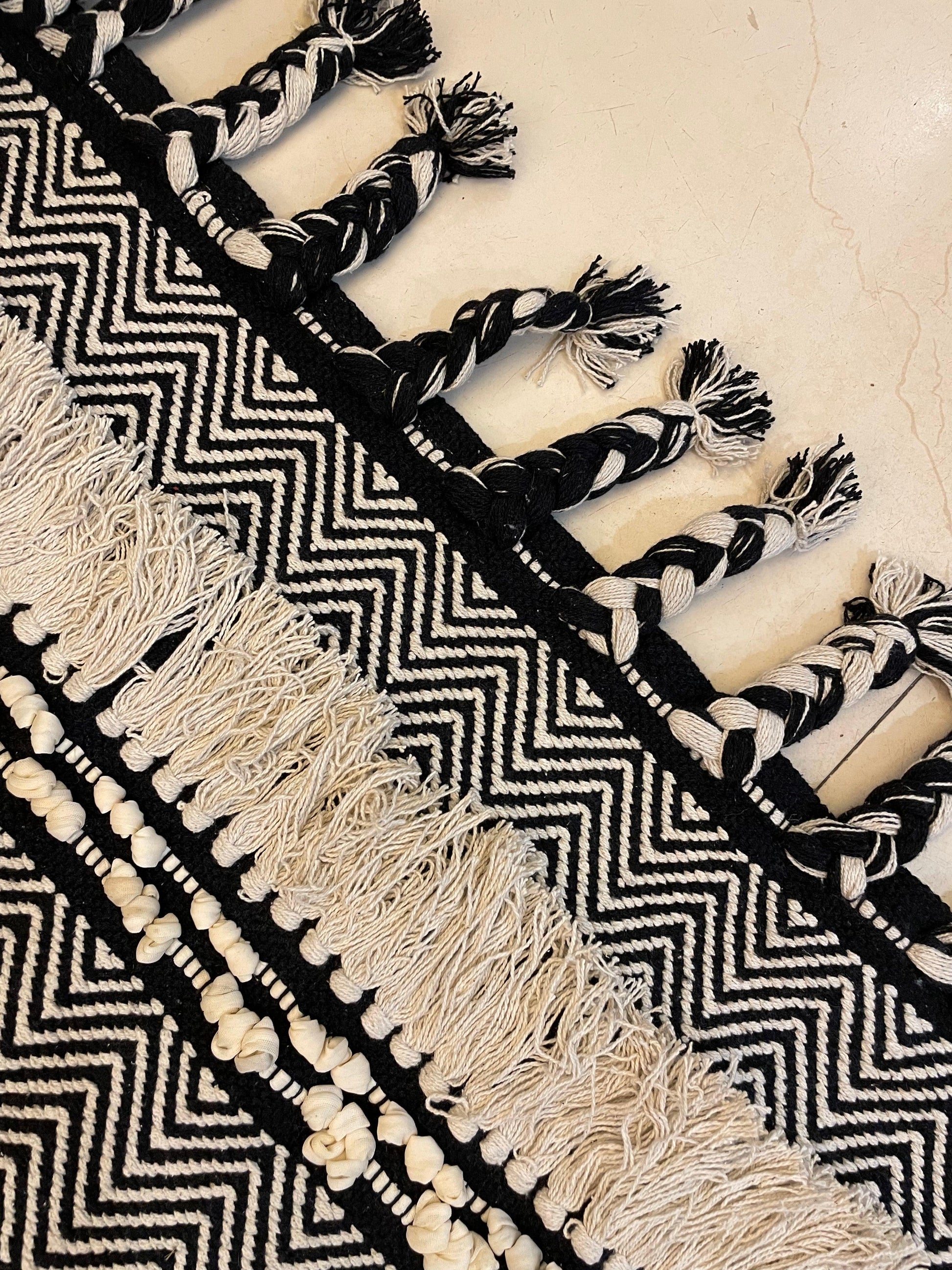 Bohemian Thread Rug - White and Black - TESU