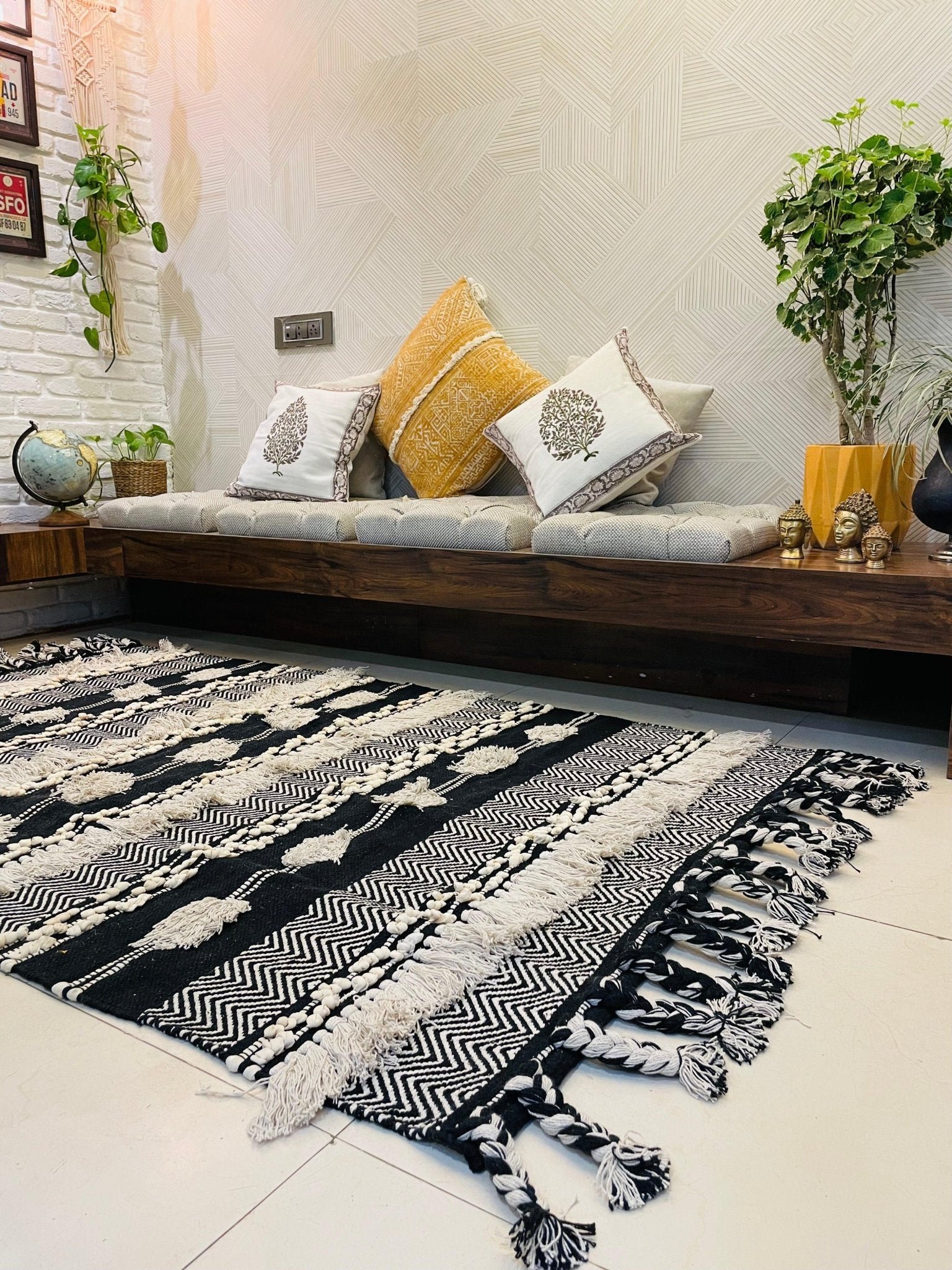 Bohemian Thread Rug - White and Black - TesuRugs