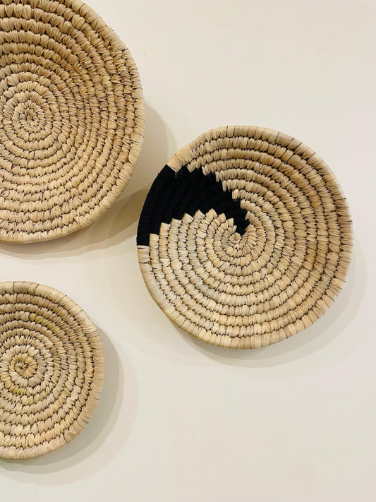 Palm Leaf Woven Plate - Natural and Black - TesuWall Decor