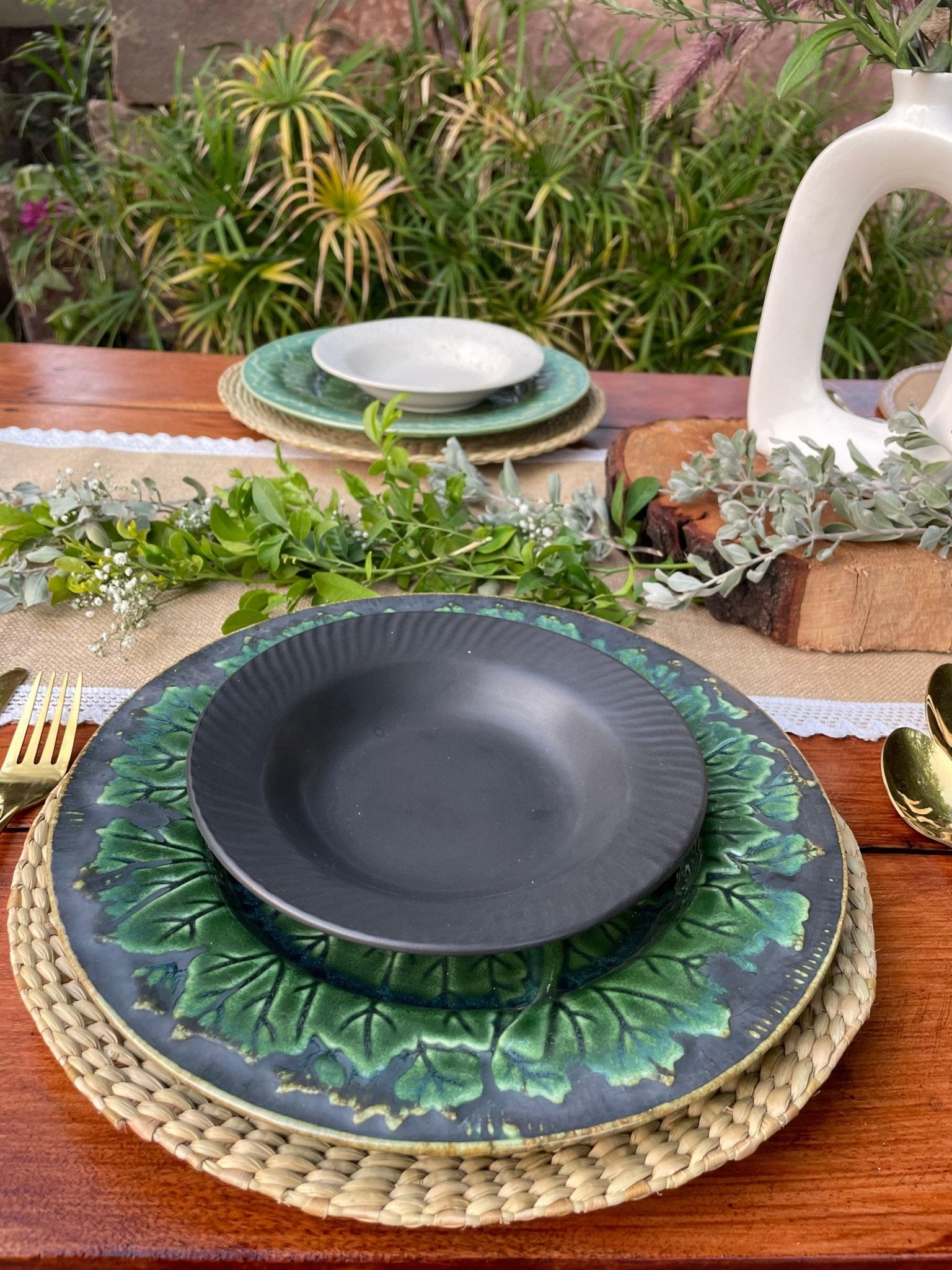 Parna Leaf Design Charger Plate - Green and White - TesuServeware