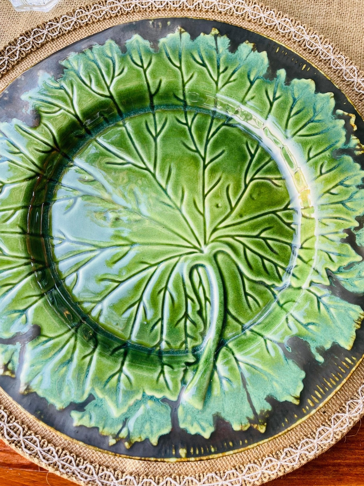 Parna Leaf Design Charger Plate - Green and White - TesuServeware